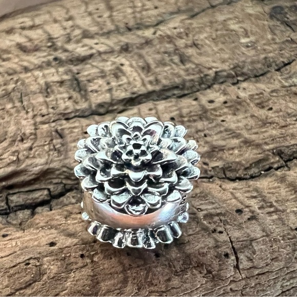 NEW Authentic CHAMILIA- August Dahlia Flower Silver 925 Charm Garden Birthday - Picture 3 of 7